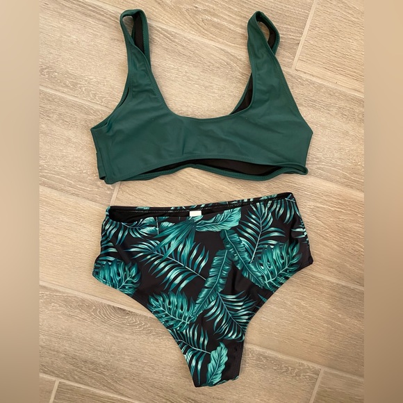 Tropical Beachsissi bathing suit size medium never worn - Picture 2 of 2